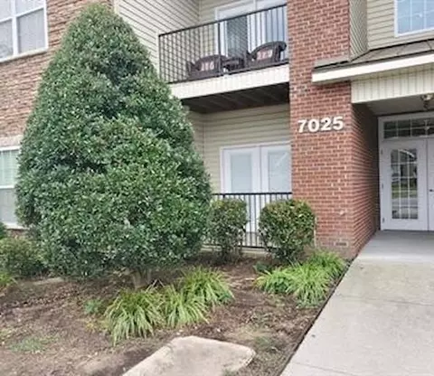 7025 Hanesbrook Cir #101, Clemmons, NC 27012