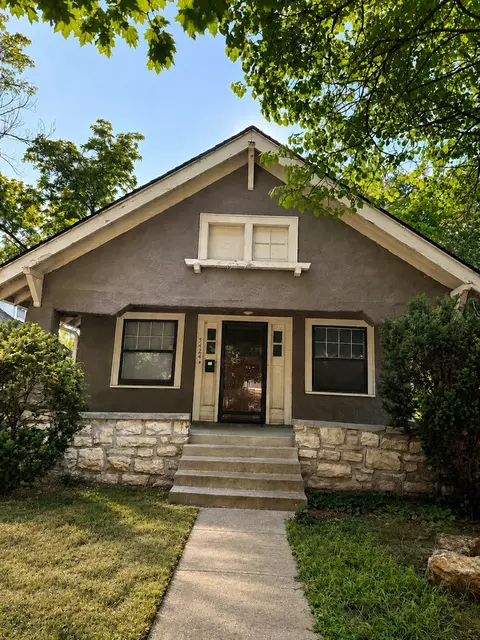 5424 Charlotte St, Kansas City, MO 64110