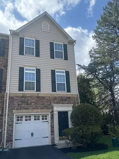 1600 Oakridge Ln, Hellertown, PA 18055