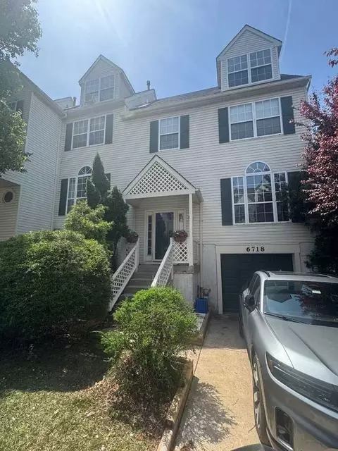 6718 Cinnamon Dr, Philadelphia, PA 19128