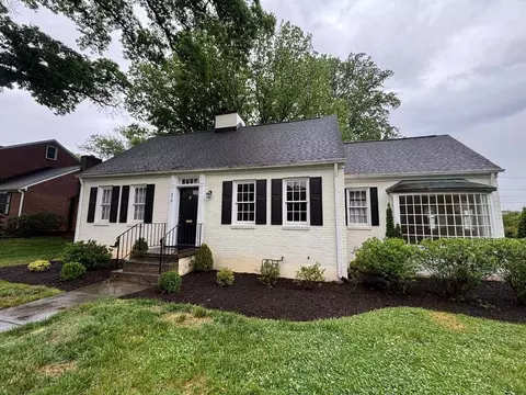 210 Locust Ave, Salem, VA 24153