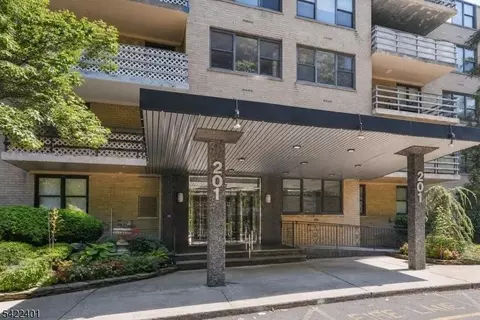 201 Saint Pauls Ave, Jersey City, NJ 07306