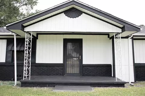 2109 E Goliad Ave, Crockett, TX 75835