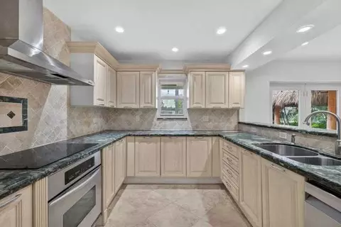 2213 NE 16th St, Fort Lauderdale, FL 33304
