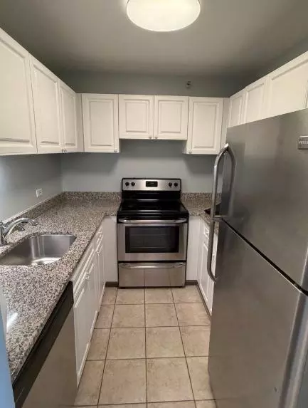 3660 N Lake Shore Dr, Chicago, IL 60657