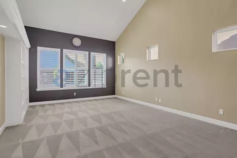 5743 W Chennault Ave, Fresno, CA 93722