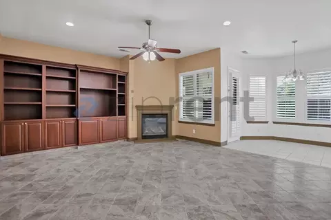 5743 W Chennault Ave, Fresno, CA 93722