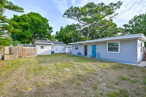 1956 Mcmullen Rd #2, Largo, FL 33771