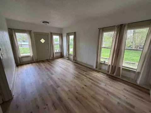 208 N 11th Ave, Marshalltown, IA 50158