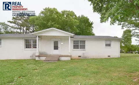 1513 Lakeshore Dr, Murfreesboro, TN 37130