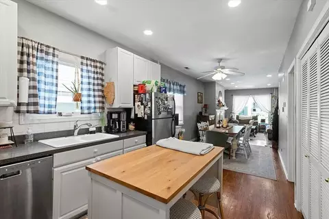 1345 W Walton St #1, Chicago, IL 60642