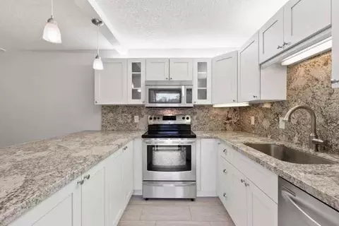 825 Center St #3D, Jupiter, FL 33458