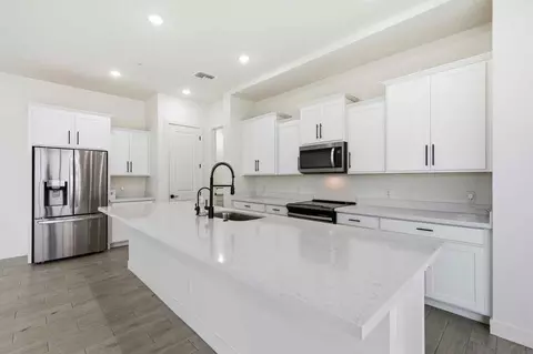 2452 E Lovebird Ln, Gilbert, AZ 85297