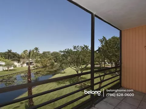 121 Royal Park Dr #3A, Oakland Park, FL 33309
