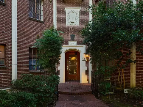 2284 NW Everett St #405, Portland, OR 97210