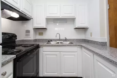 21 Lakeview Gdns #918, Natick, MA 01760