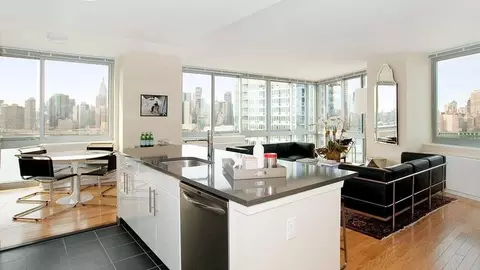 4615 Center Blvd #2308, New York, NY 11109