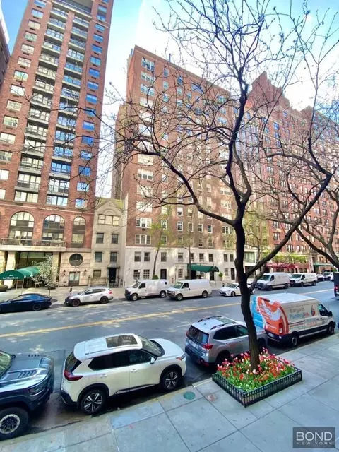 345 E 72nd St, New York, NY 10021