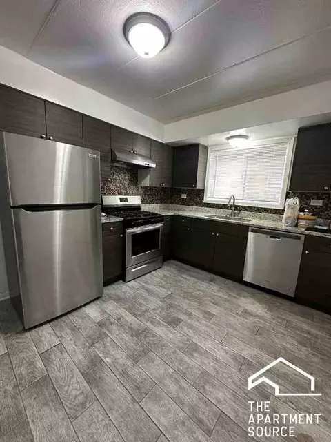 1302 Carol St #1A, Park Ridge, IL 60068