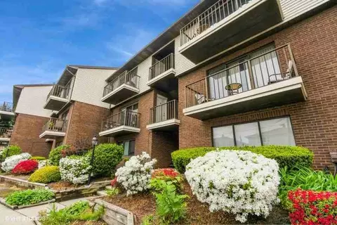 500 Riverside Ave #2D, Lyndhurst, NJ 07071