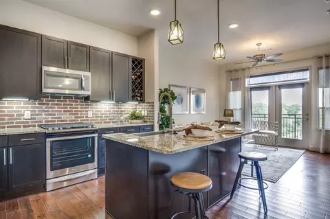 4599 Bellaire Blvd #SCR2, Bellaire, TX 77401