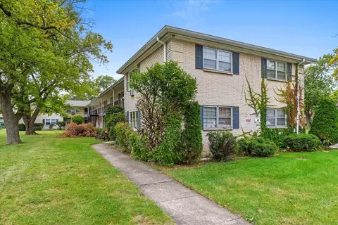 1725 Howard Ave #201, Des Plaines, IL 60018