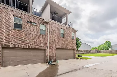 4205 Riverview Dr, Carrollton, TX 75010