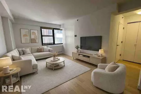 222 E 39th St #17A, New York, NY 10016