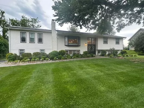 805 Golden Arrow St, Great Falls, VA 22066