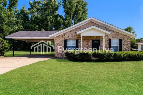 121 Davis Ave, Canton, MS 39046