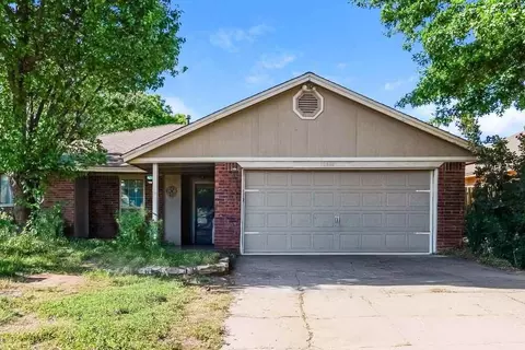 10416 NW 40th St, Yukon, OK 73099