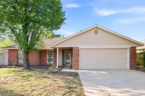 10416 NW 40th St, Yukon, OK 73099
