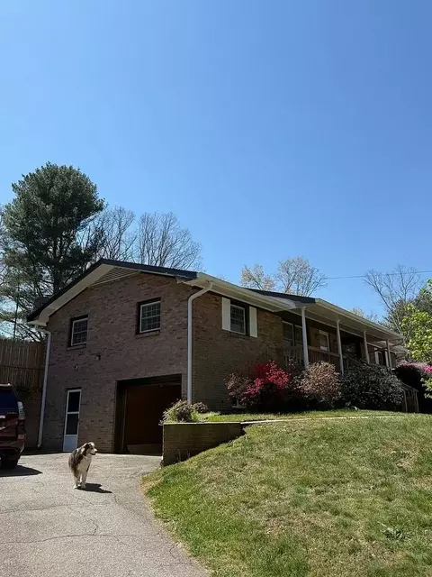 5 Powers Dr, Asheville, NC 28806