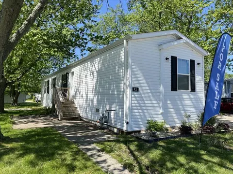 42 Meadowlark Ln, Beecher, IL 60401
