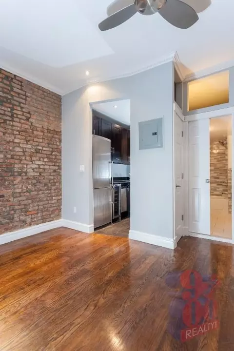 230 E 32nd St #1A, New York, NY 10016