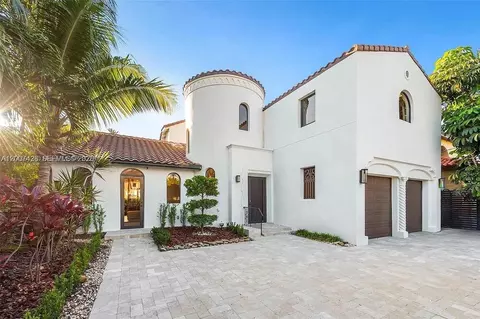 5736 Lagorce Dr, Miami Beach, FL 33140