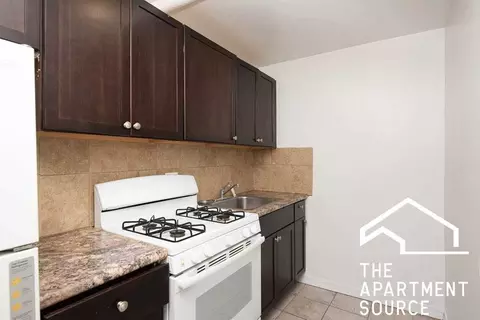 1371 W Estes Ave #2D, Chicago, IL 60626