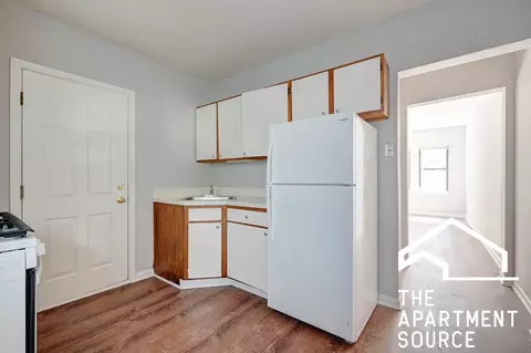 5744 N Winthrop Ave #302, Chicago, IL 60660