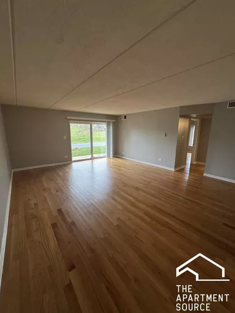 525 N Quentin Rd #204, Palatine, IL 60067