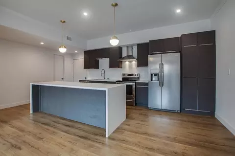 12320 Montana Ave #206, Los Angeles, CA 90049