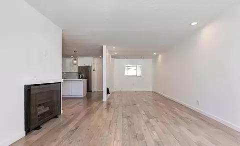 11645 Montana Ave #227, Los Angeles, CA 90049