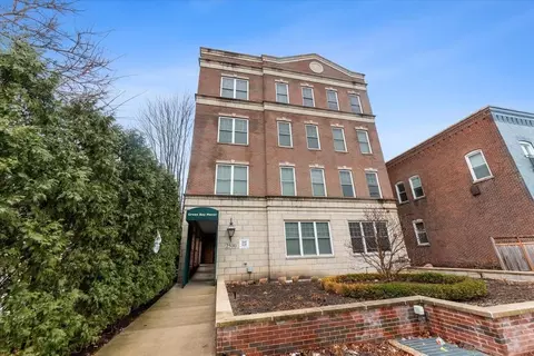 2500 Green Bay Rd #201, Evanston, IL 60201