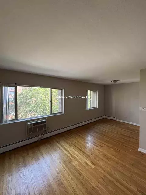 5820 N Sheridan Rd #401, Chicago, IL 60660