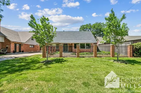 125 S Oakwood St, Wichita, KS 67218
