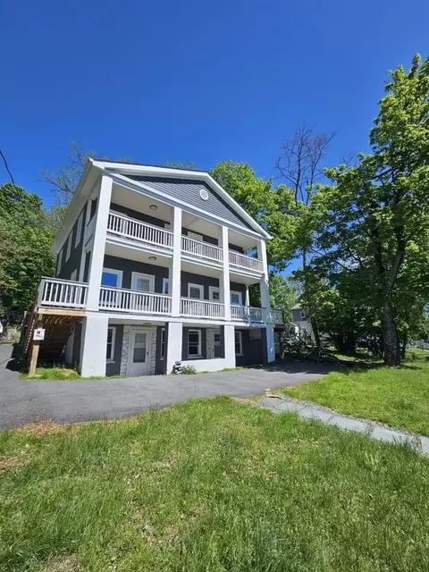 26 Mill St, Middletown, NY 10940