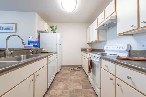 303 NE 16th Ave #215, Portland, OR 97232