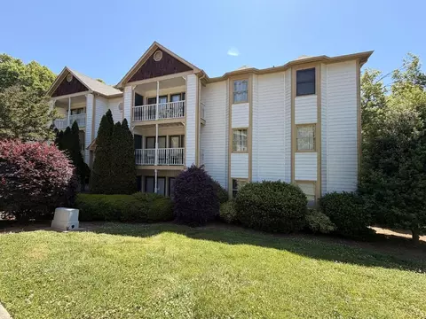 2011 Quaker Lndg Apt #101, Raleigh, NC 27603