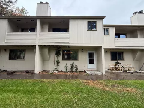 1050 NE Butler Market Rd #2, Bend, OR 97701