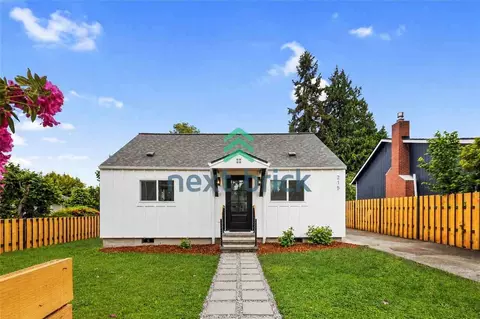 215 S 107th St, Seattle, WA 98168