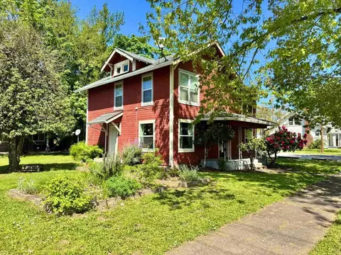 608 4th St #1, Springfield, OR 97477